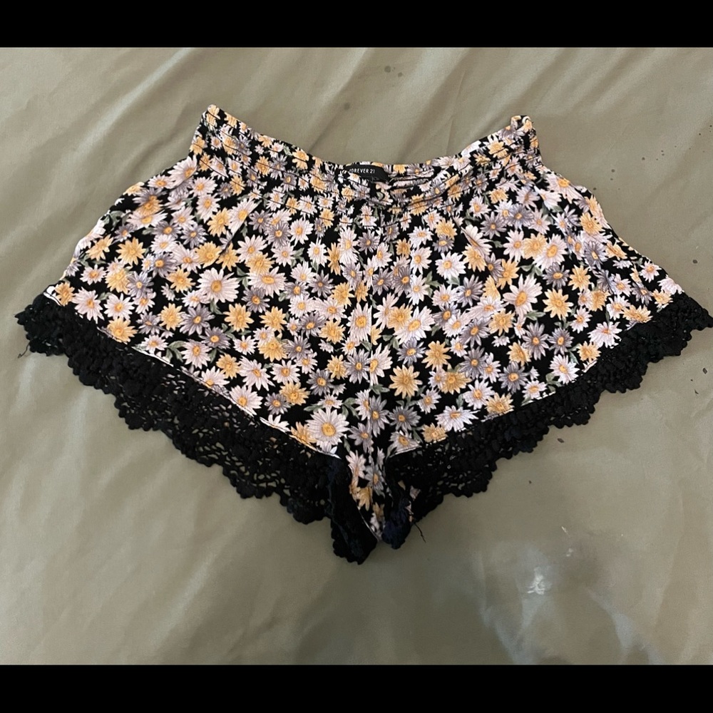 Floral print black lace shorts, forever 21, size M